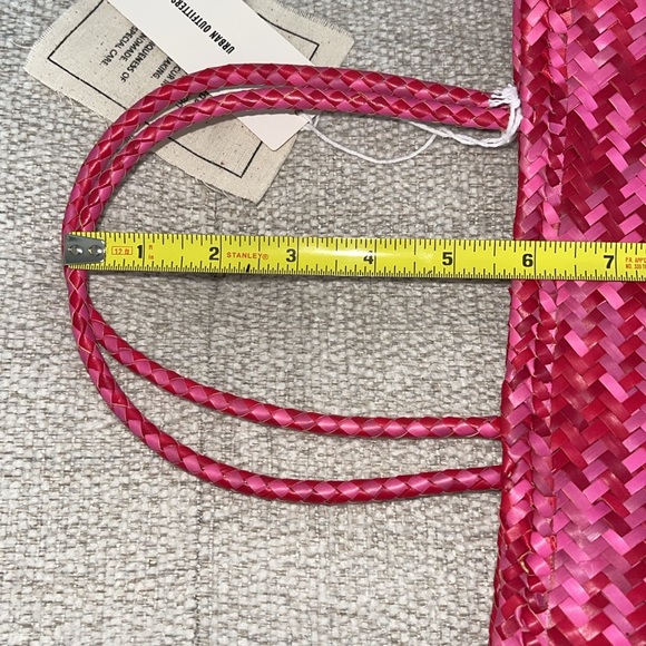 Colorful little straw tote bag from Urban Outfitters, handmade in Bali - Picture 7 of 8